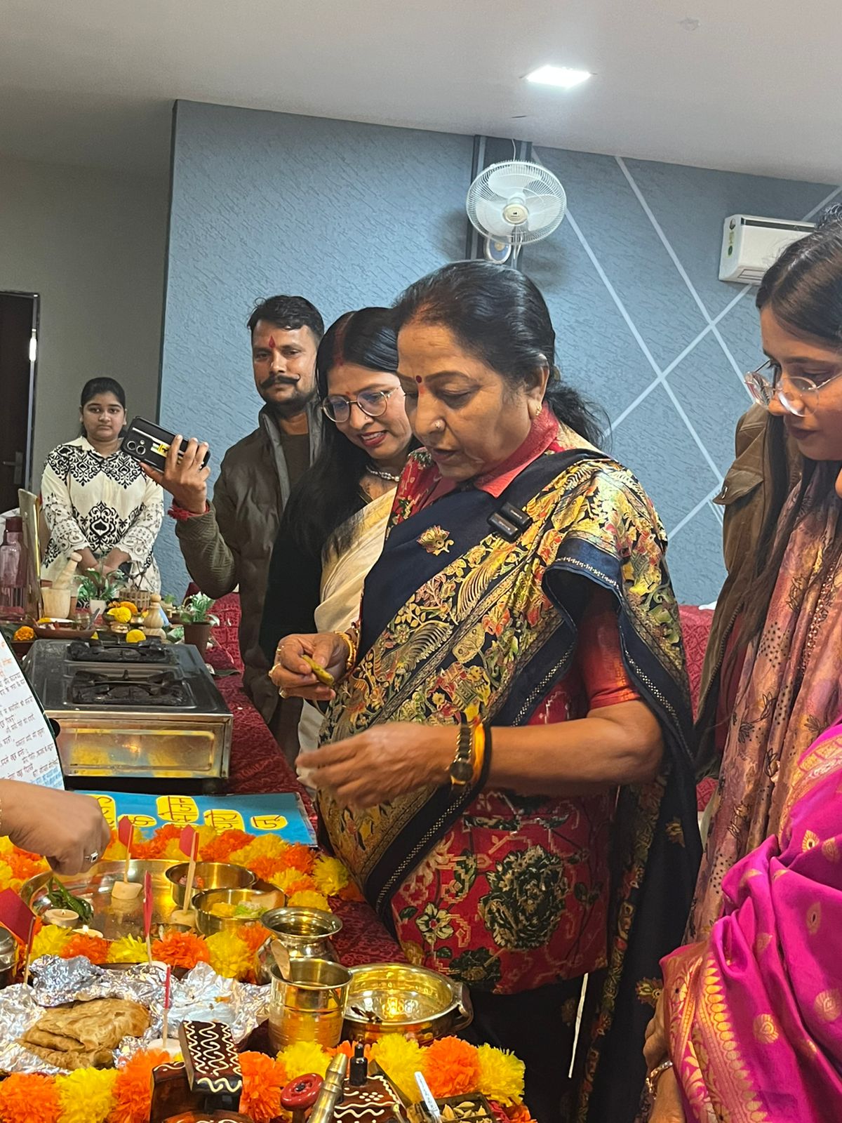 Traditional cooking moment during a Bundeli Chef event