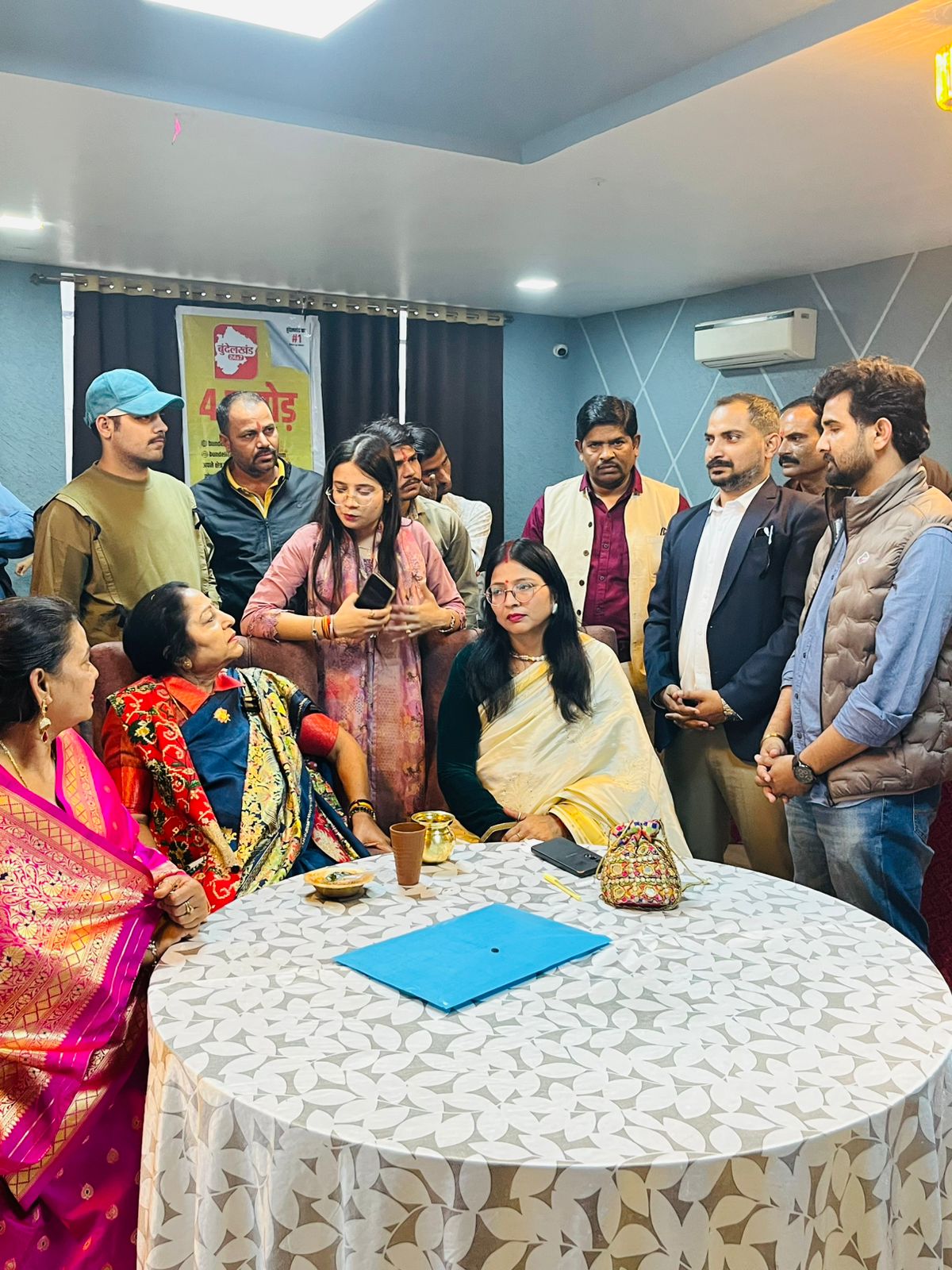 Discussion session with guests during a Bundeli Chef event