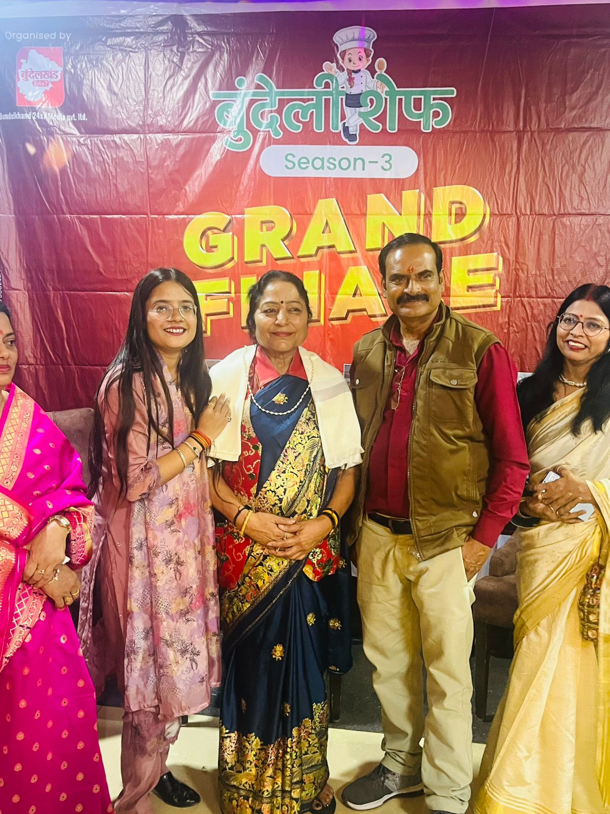 Guests and participants posing at Bundeli Chef Season 3 grand finale