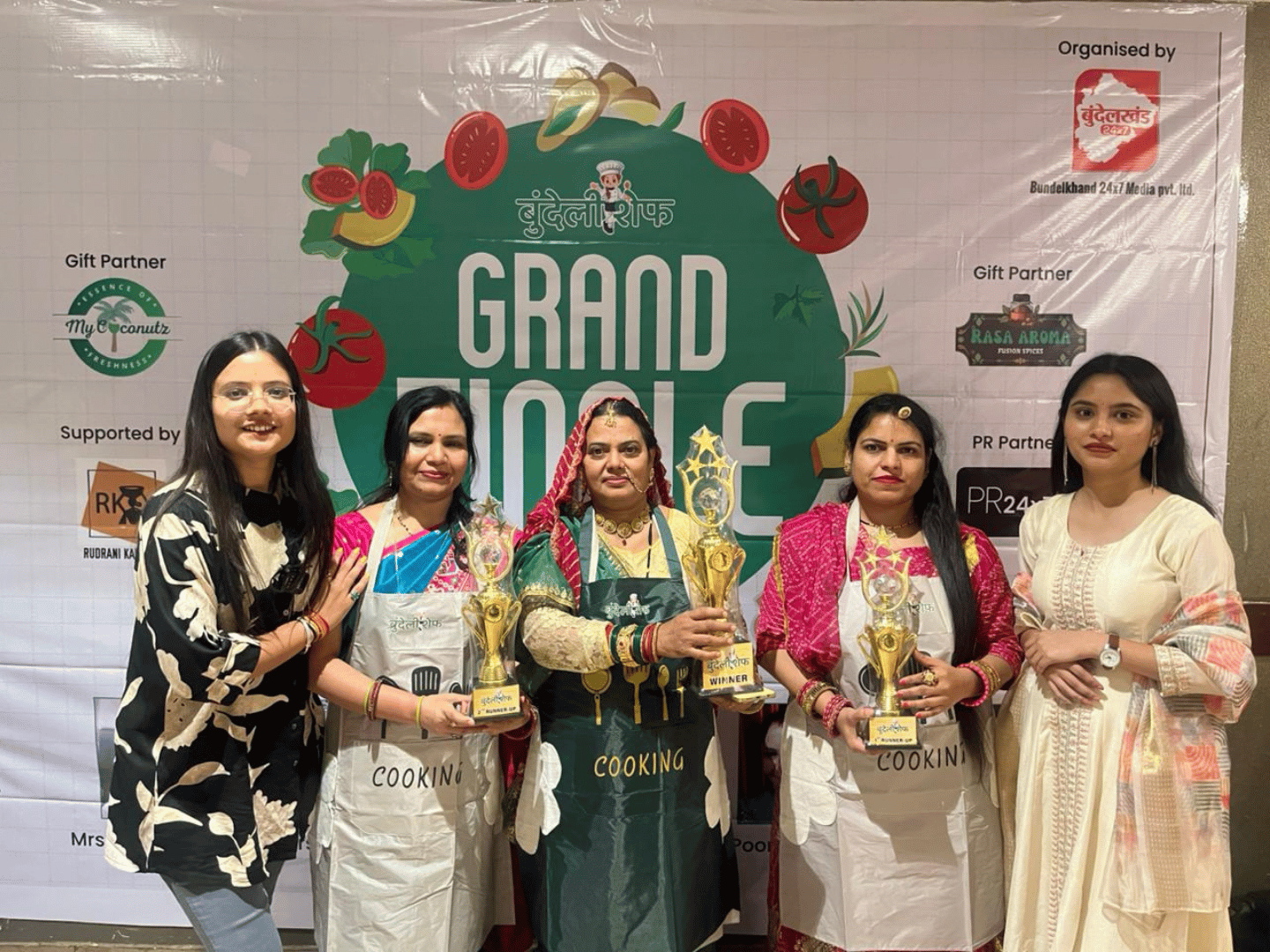 Bundeli Chef winner awarded trophy at the grand finale event